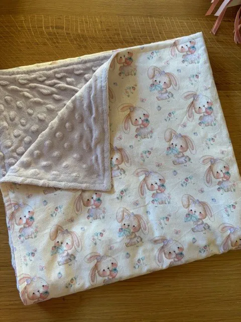 Copertina in pile e cotone Conigliette e fragoline