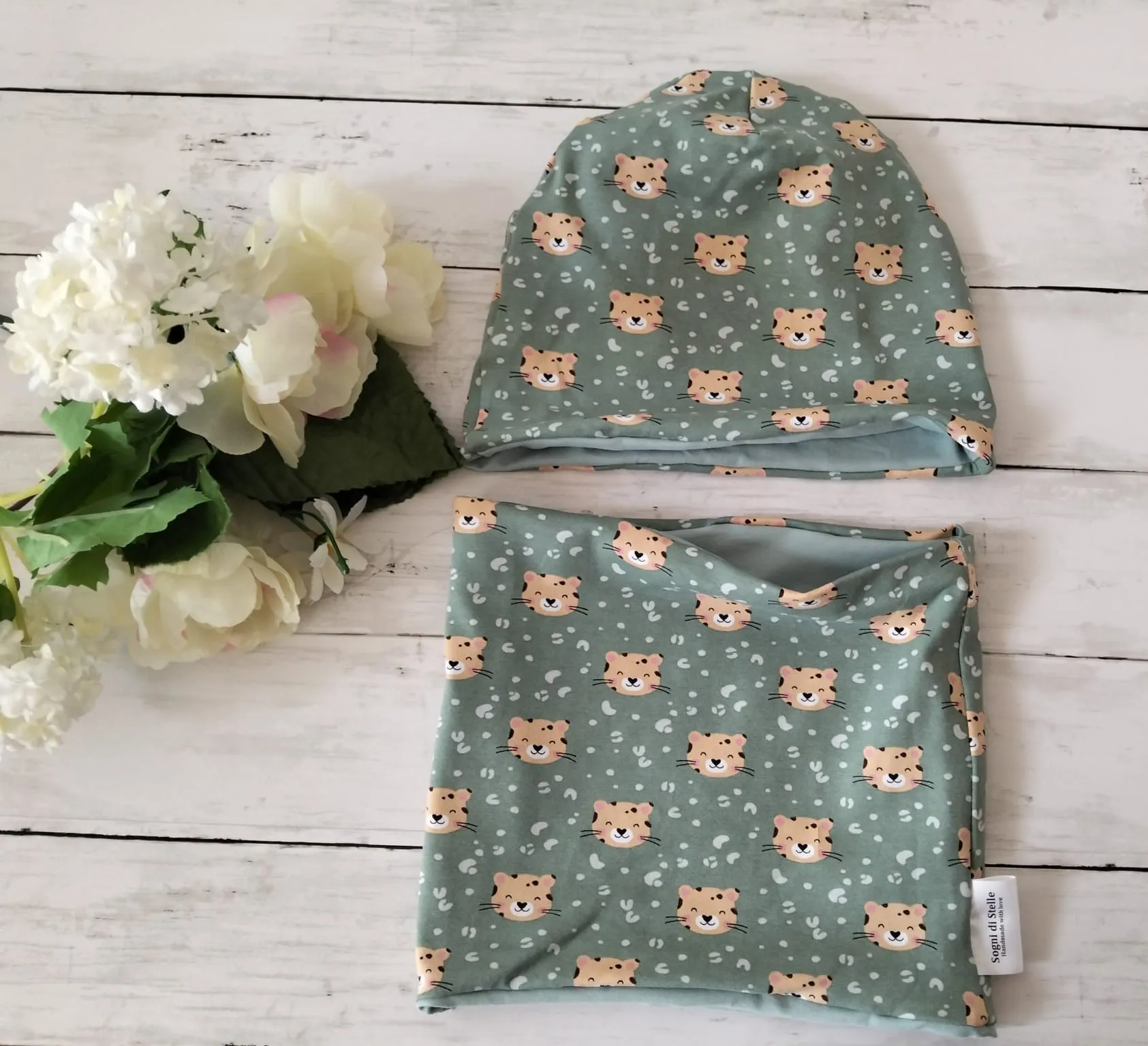 Set cappellino e scaldacollo versione LEOPARDI