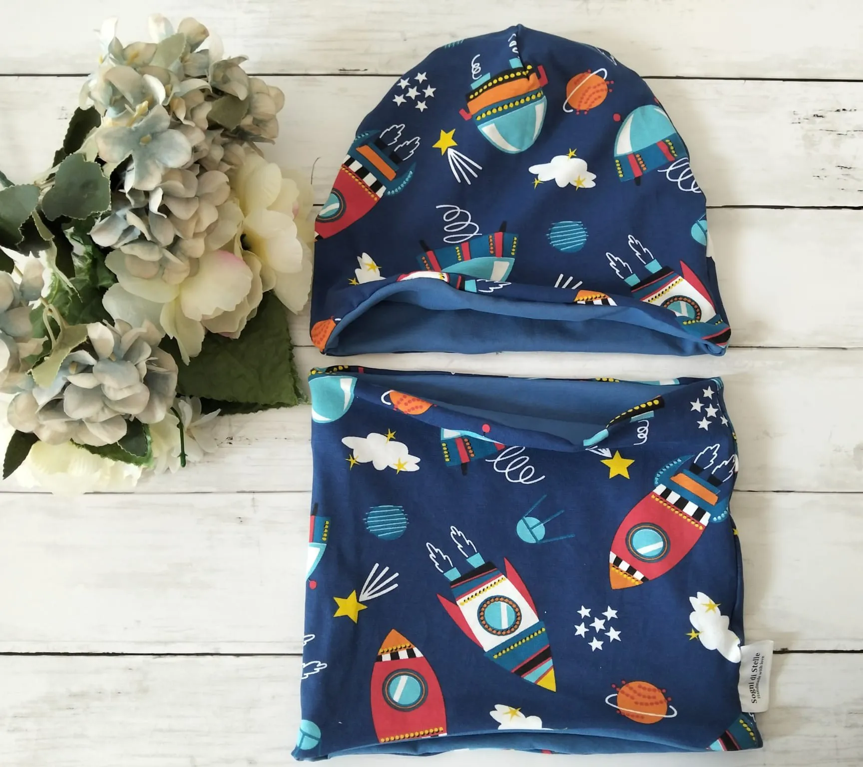 Set cappellino e scaldacollo versione SPAZIO