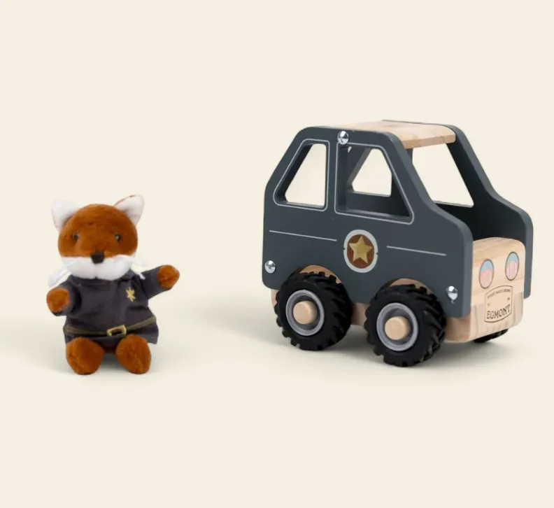 Auto della polizia in legno con personaggio